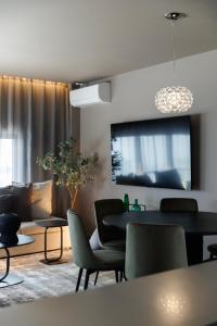 Μια τηλεόραση ή/και κέντρο ψυχαγωγίας στο OLL Guesthouse&Sauna