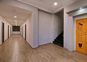 CharbaghSuper Townhouse Function Inn Near Chaudhary Charan Singh International Airport的相册照片
