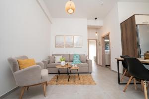 Ruang duduk di Thea Luxury Home