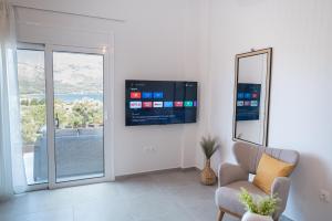 Televisyen dan/atau pusat hiburan di Thea Luxury Home