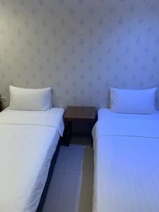 Postel nebo postele na pokoji v ubytování 開心居-正市中心電梯民宿-步行東大夜市5分鐘