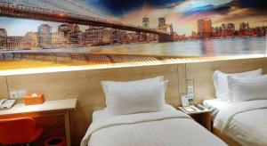 a hotel room with two beds and a painting of a bridge at London Hotel in Macau