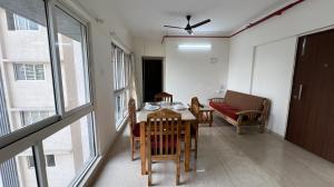 Posezení v ubytování Pinaki Comfort Stay Malad - Near Nesco & Oberoi Mall