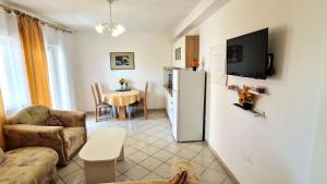 TV a/nebo společenská místnost v ubytování Apartman Merima