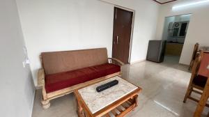 Posezení v ubytování Pinaki Comfort Stay Malad - Near Nesco & Oberoi Mall