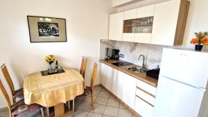 Kuchyň nebo kuchyňský kout v ubytování Apartman Merima