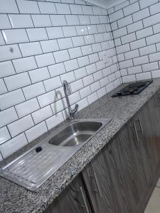 Η κουζίνα ή μικρή κουζίνα στο EasyStay Hideaway