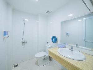 Baðherbergi á Ruby MOTEL