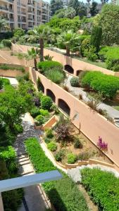 Сад в STUDIO BALCON CALME AVEC PARKING 5mn de la MER +15 фотографий