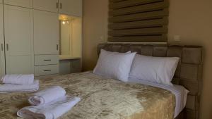 Postel nebo postele na pokoji v ubytování Kolokotronis Hotel & Spa