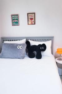 two stuffed animals sitting on top of a bed at Seoul Haven 3room KSPO-DOM Family trip in Seoul