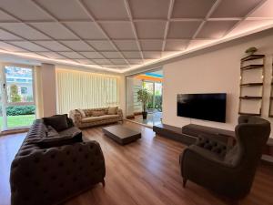 Μια τηλεόραση ή/και κέντρο ψυχαγωγίας στο SA Apartments! Sea View 1bd Flat in Mahmutlar +40 φωτογραφίες