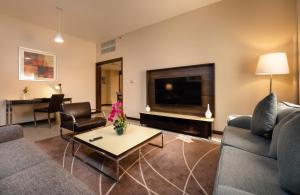 TV a/nebo společenská místnost v ubytování The Eclipse Boutique Suites