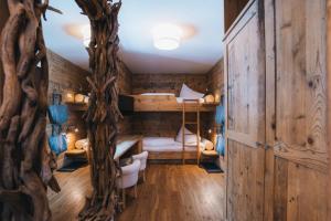 A bed or beds in a room at Boutique Hotel Mandarfnerhof