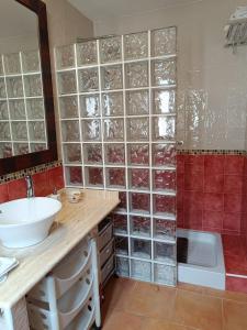 Un baño de Posada Peñarubia