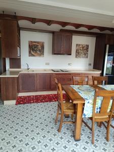 Una cocina o zona de cocina en Posada Peñarubia