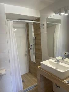 A bathroom at Alegria Kefalonia