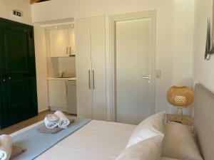 A bed or beds in a room at Alegria Kefalonia