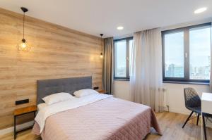 Ένα ή περισσότερα κρεβάτια σε δωμάτιο στο Petrovdom Apartments 17-190 in RC New York Concept House, Antonovycha 74