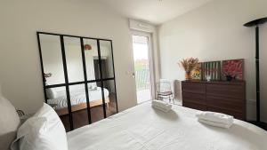 Postel nebo postele na pokoji v ubytování Le Petit Bamboo - Metz