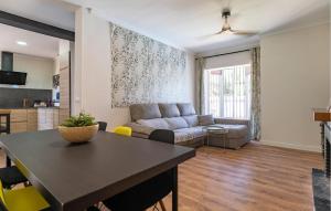 Χώρος καθιστικού στο Lovely Home In Chiclana De La Fronter