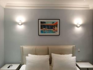 Postel nebo postele na pokoji v ubytování Grandwest Apartment Ajah
