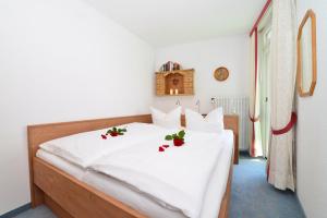 Posteľ alebo postele v izbe v ubytovaní Familienhotel Kleinwalsertal