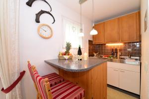 Kuchyňa alebo kuchynka v ubytovaní Familienhotel Kleinwalsertal