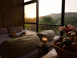 Nespecifikovaný výhled na hory nebo výhled na hory při pohledu z prázdninového domu