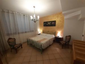 A bed or beds in a room at B&B Villa Bucceri