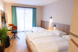 Łóżko lub łóżka w pokoju w obiekcie JUFA Hotel Mariazell