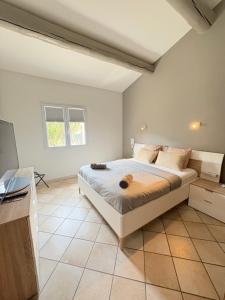 Posteľ alebo postele v izbe v ubytovaní "La villa Mariam" Jacuzzi Piscine Jardin Pétanque