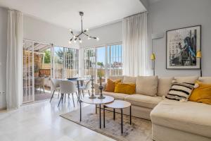 Posedenie v ubytovaní Stunning townhouse with pool in Riviera del Sol by Costarentals - Ref 199