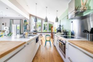 Cuisine ou kitchenette dans l'établissement Villa Uhaïna