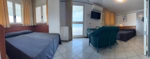 TV a/nebo společenská místnost v ubytování Hotel Excelsior