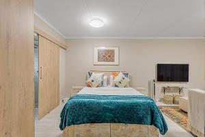 En eller flere senge i et værelse på Chic Open Living Luxury Studio