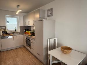 Kuchyň nebo kuchyňský kout v ubytování Aquamarin Ostseetraumsuite 02