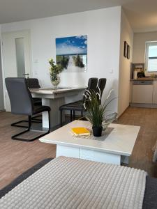 Posezení v ubytování Aquamarin Ostseetraumsuite 02