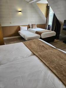 Postel nebo postele na pokoji v ubytování ATN Hôtel