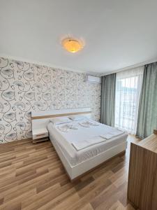 A bed or beds in a room at OLYMP Apart-Complex Még 37 kép