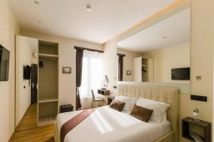 Postel nebo postele na pokoji v ubytování Aiello Rooms - San Babila