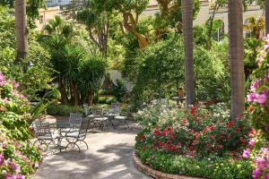 Um jardim em Imperial Hotel Tramontano