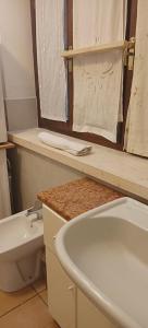 A bathroom at B&B Villa Bucceri