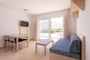 Μια τηλεόραση ή/και κέντρο ψυχαγωγίας στο Vistamar I - MC Apartments Ibiza