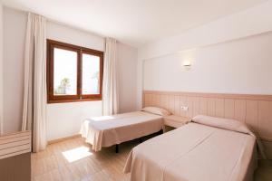 Photo de la galerie de l'établissement Vistamar I - MC Apartments Ibiza, à Playa d'en Bossa