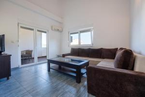 Μια τηλεόραση ή/και κέντρο ψυχαγωγίας στο Apartment Pinea