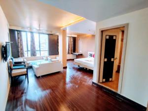 a large living room with a couch and a living room with at Hotel Apex Intercontinental in Jaipur