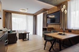 Sjónvarps- og/eða afþreyingartæki á PACHMAIR 1453 apart resort