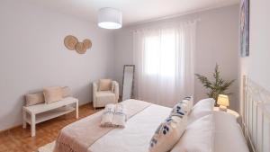 Postel nebo postele na pokoji v ubytování Villa Vista Velez-Malaga by Ruralidays + 28 fotografií