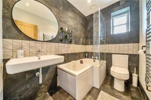 Bilik mandi di The Thorverton Hideaway